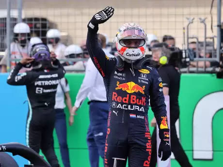 Verstappen ‘positief verrast’ met Amerikaan­se pole: ‘Niet gedacht dat we ervoor zouden staan’